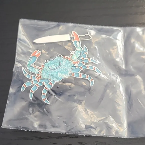 Crab with Knife Enamel Pin - Picture 3 of 3